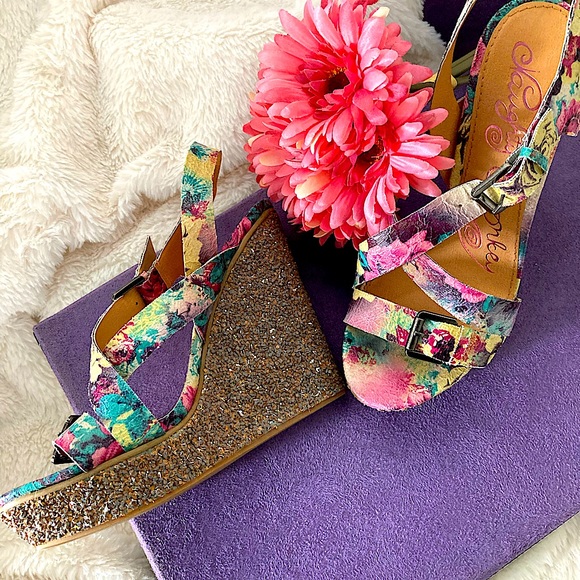 Twice the Fun - Wedge Floral Sparkle Sandle Sz. 9 - Picture 10 of 14